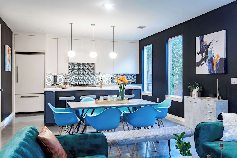 Modern ATX Mansion Walk to 6th Street