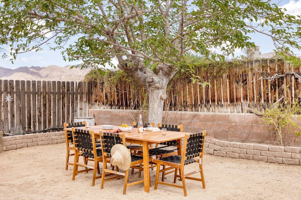 Asteroid by Avantstay Unique Ranch Retreat Just Outside Joshua Tree Permit Vhr22-094
