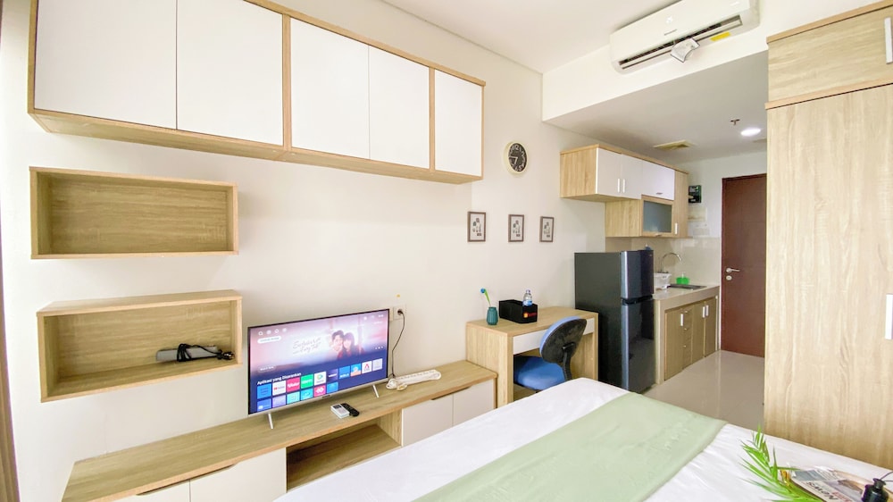 Modern Look and Restful Studio Apartment Springwood Residence Tangerang
