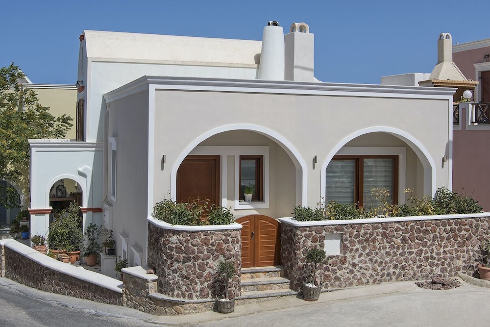 2 Bed House - Sleeps 5 - Pets - Parking - Wifi view 4