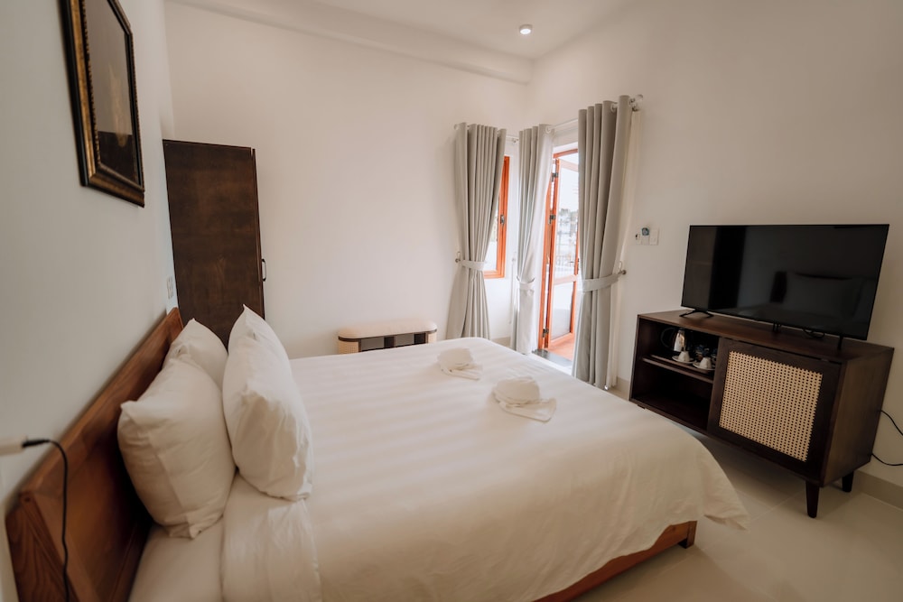 Hue Riverside Villa