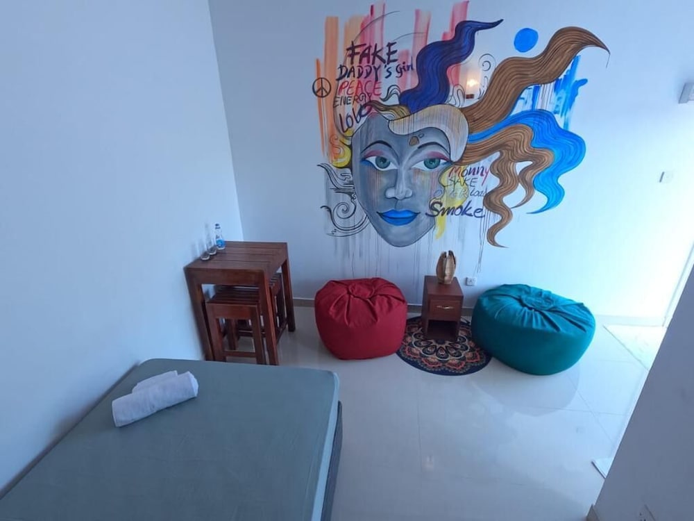Unwind Restaurant & Hostel view 5