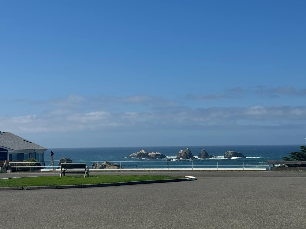 Sunset Oceanfront Lodging