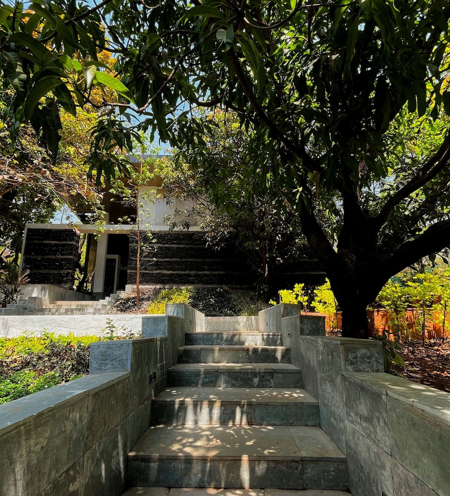 Bird's Nest Resort - Shahapur