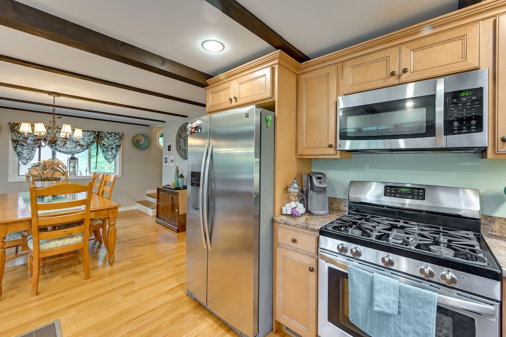 Tolland Cabin w/ Private Hot Tub & Grill!