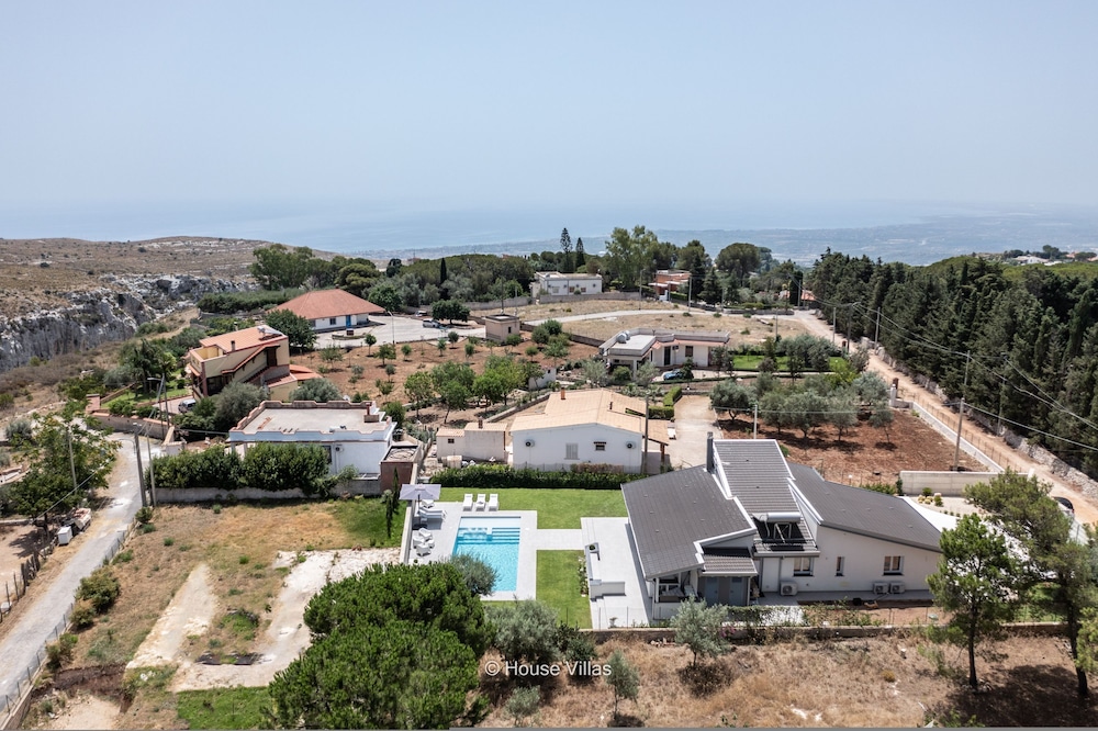 Flaben Luxury Villa in Diano Marina