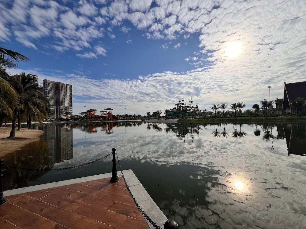 Vinhomes Grand Park-Masterise Center