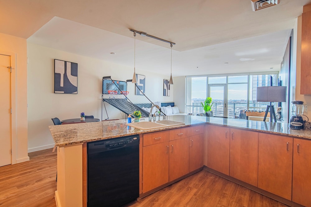 ROVE LIVING/KL - 44 Monroe