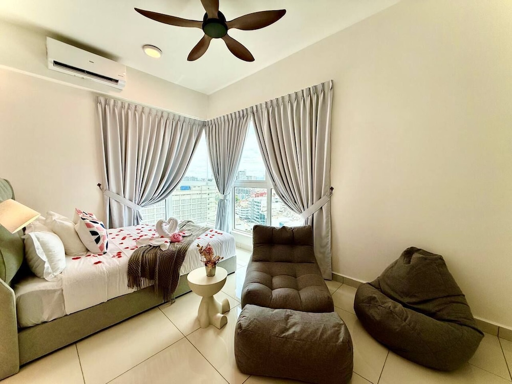 ICC Luxury Suites By Grab A Stay