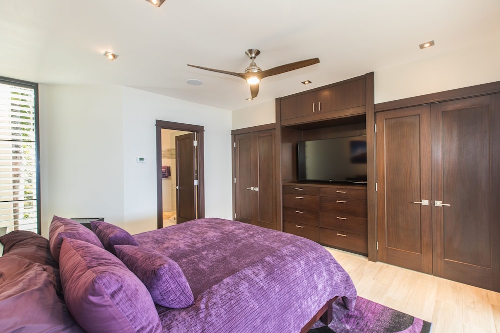 Puu Poa 407 2 Bedroom Condo by RedAwning