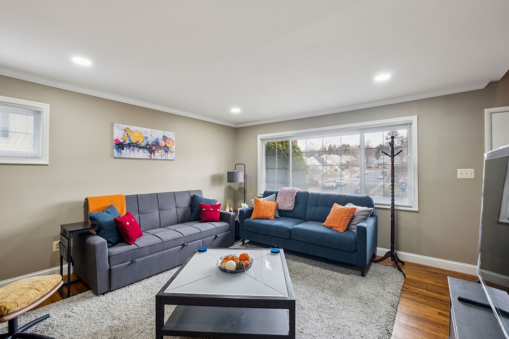Uline Hospitality 4 Bedroom Home