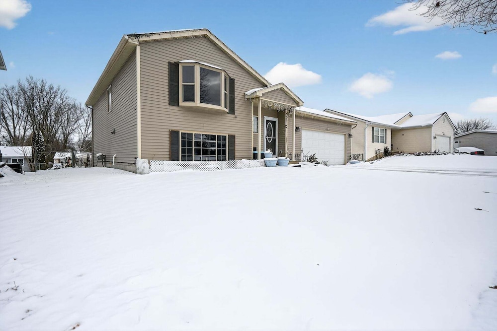 Bright 4br Near Msu & Downtown 4 Bedroom Home