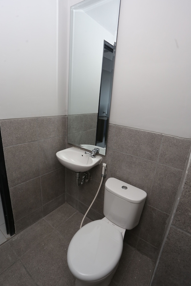 Capital O 95049 Aurora Rooms Riverdale