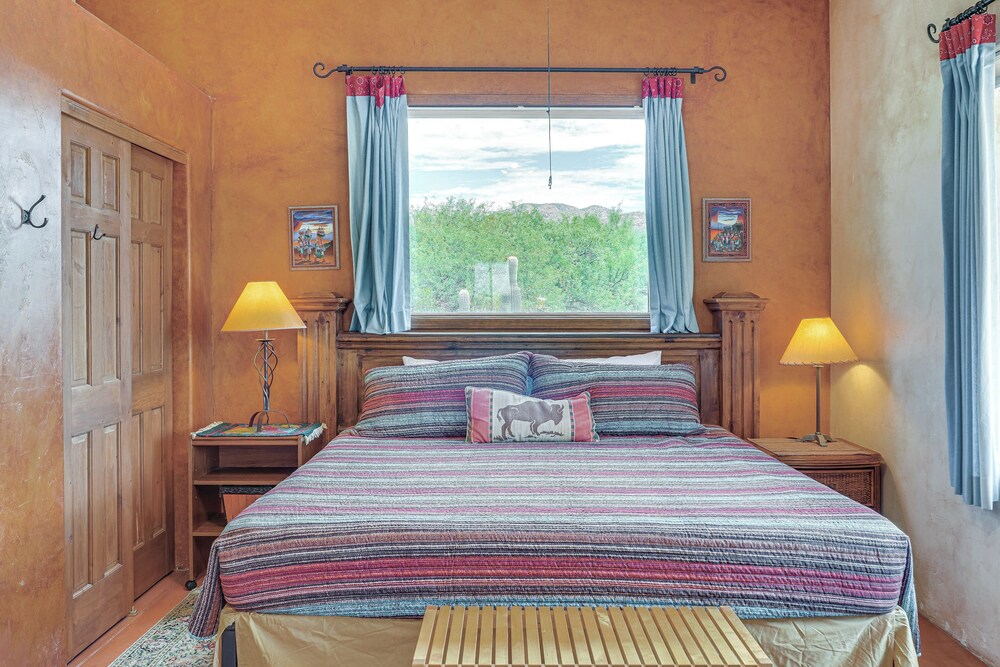 Chic Tucson Casita w/ Deck & Panoramic Views!
