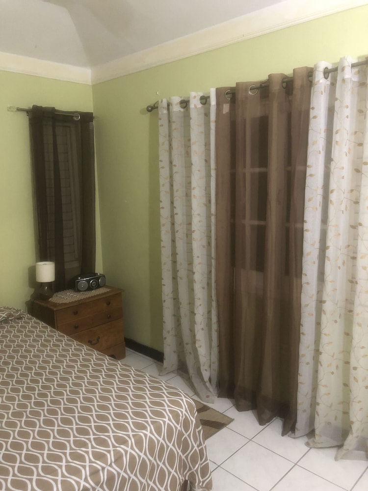 Finest Accommodation Renfrew Place view 4