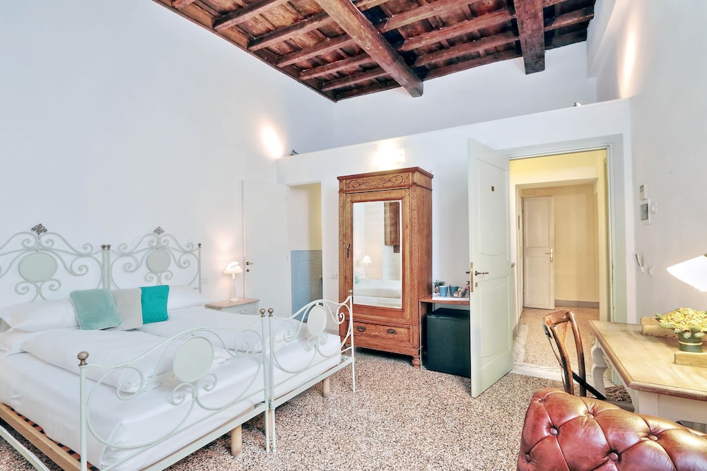 PALAZZO OLIVIA - RESIDENZA LEUTARI