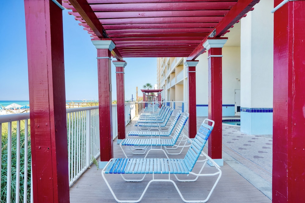Shoreline Serenity by Avantstay Beachfront + Views!