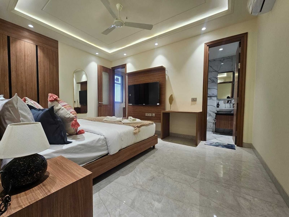 Hotel Dwellr