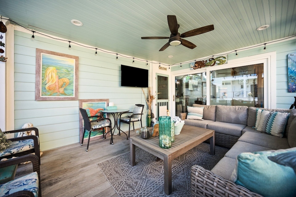 Santorelli's Seaside Serenety 4 Bedroom Home
