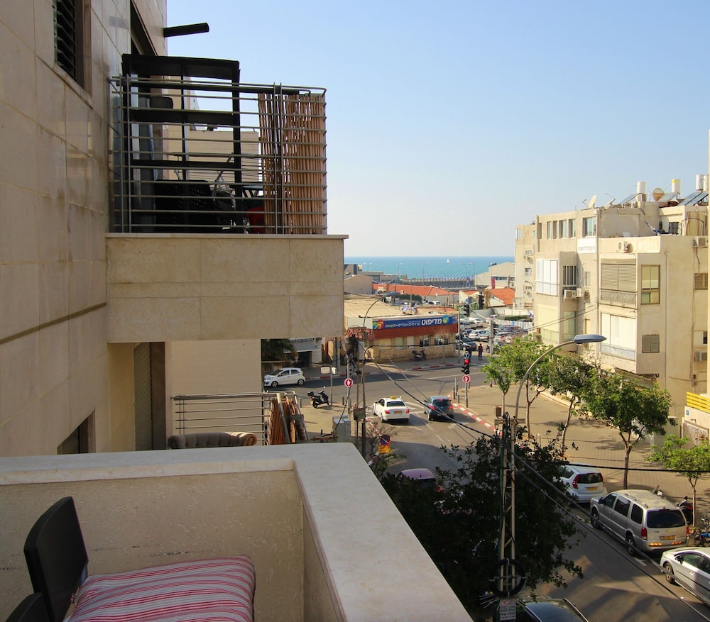Designer Apt Great Location Hilton beach