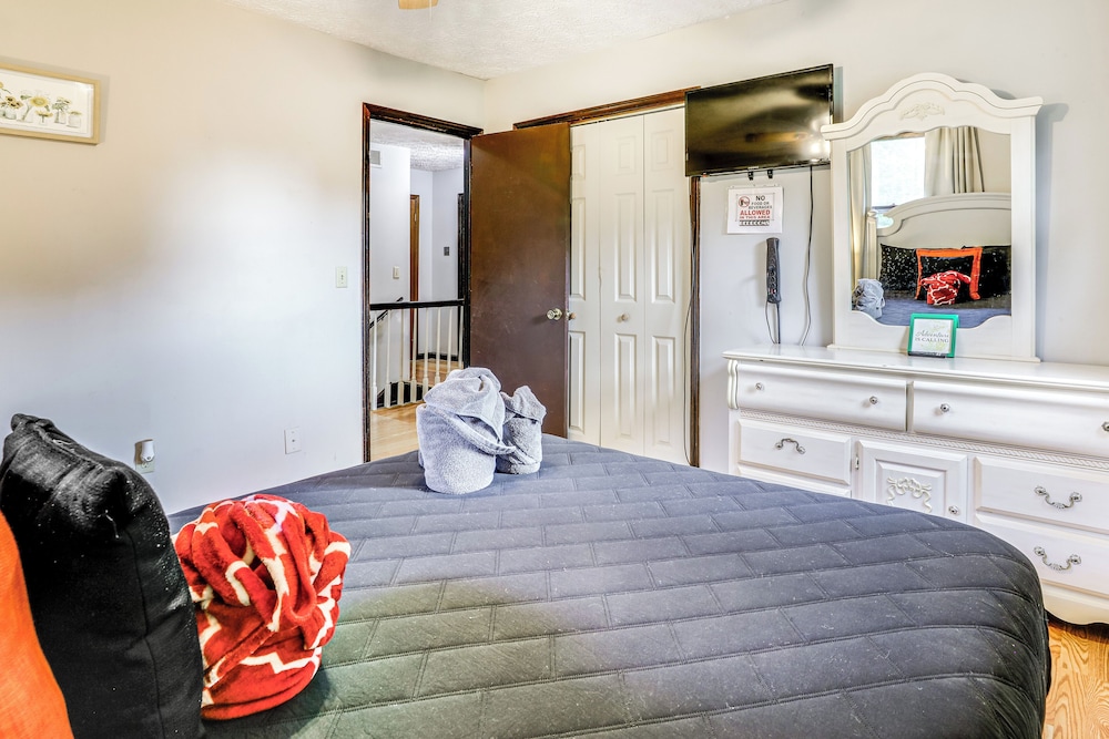 Group Getaway: Spacious Home in Stone Mountain!