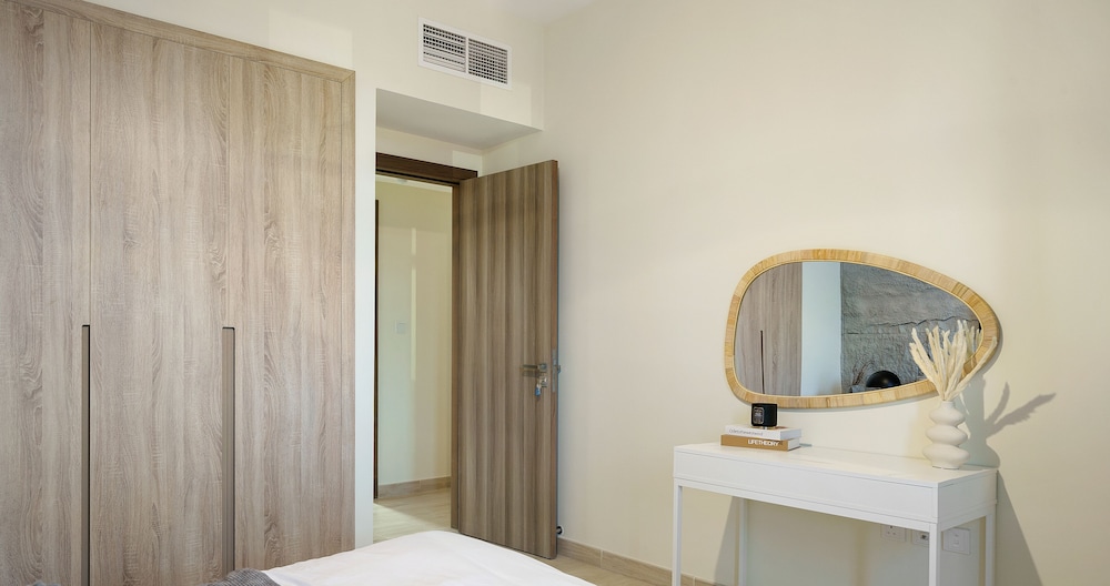 2BR w Canal & Burj View Near Dubai Mall