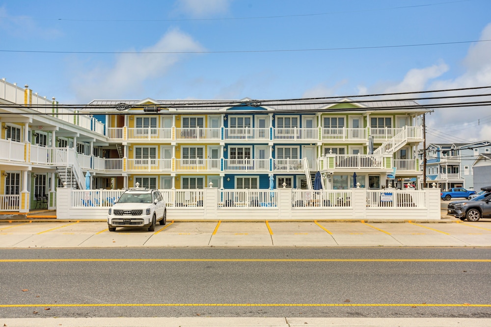Walk to Beach: Poolside Condo in Wildwood Crest! view 5