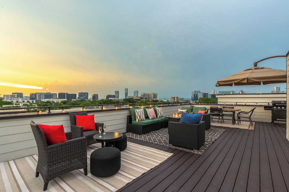 Melodic Skyline - Rooftop Views - 12th S District
