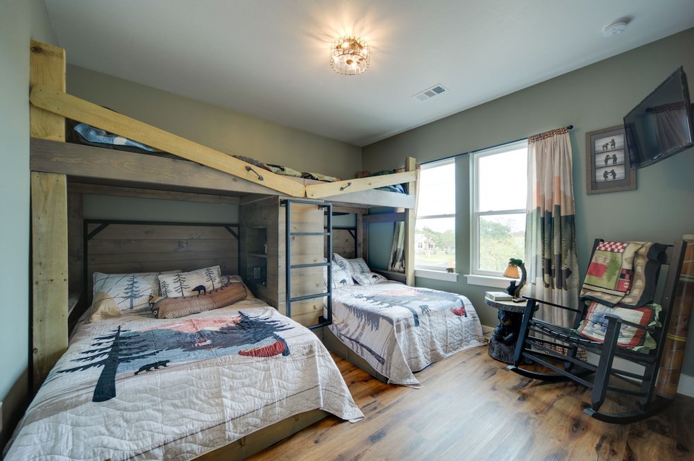 Horseshoe Bay Resort Home 6 Mi to Lake Lbj! - Property Image 9