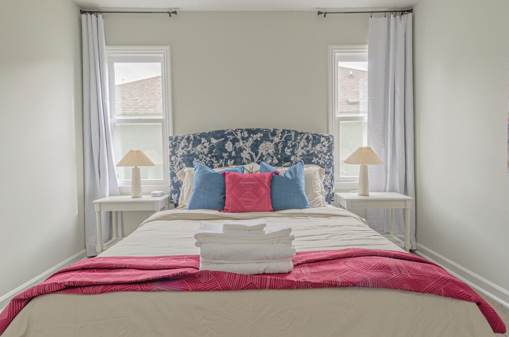 6-Bed Artistic Home with Game room