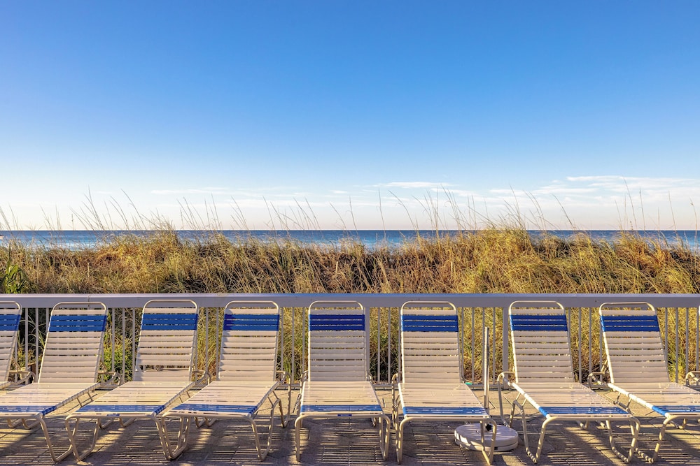 2BR Condo in Edgewater Resort With Golf, Tennis, Pools & Free Tram Service!
