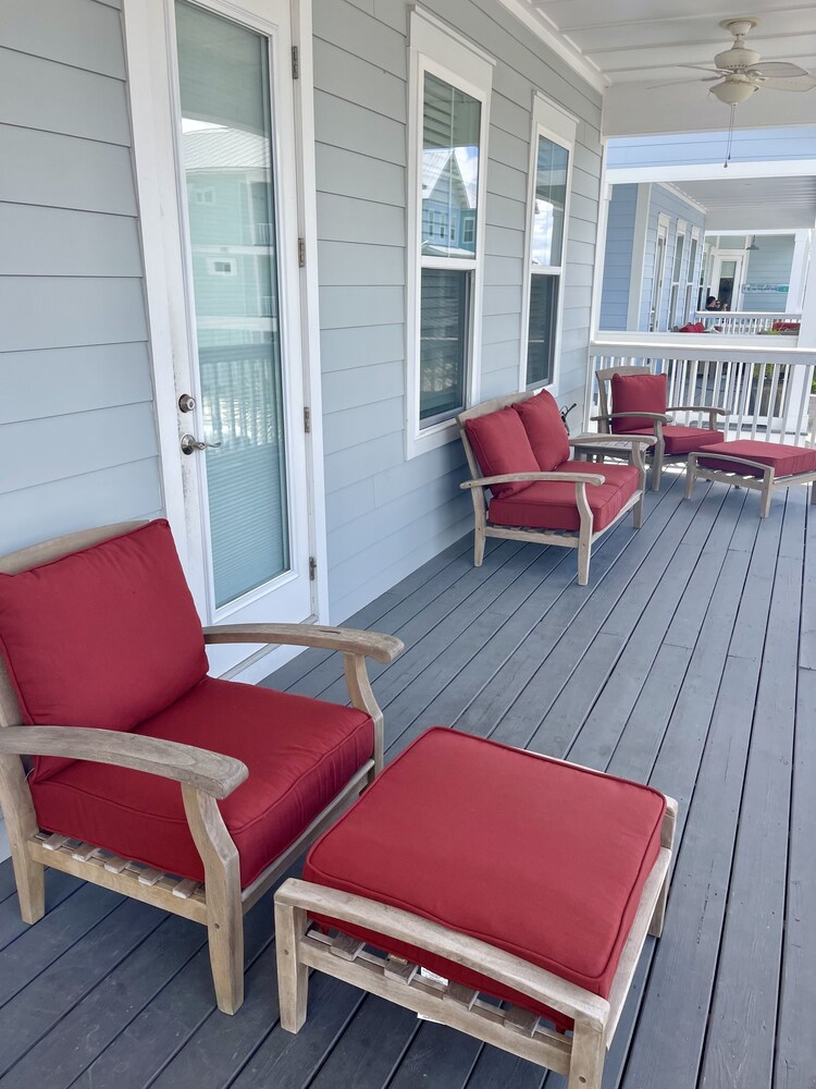 Camp David 4 Bedroom Cottage by RedAwning