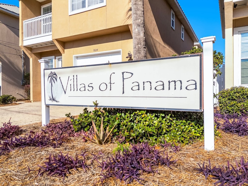 Palm Breeze Retreat Sleeps 10!