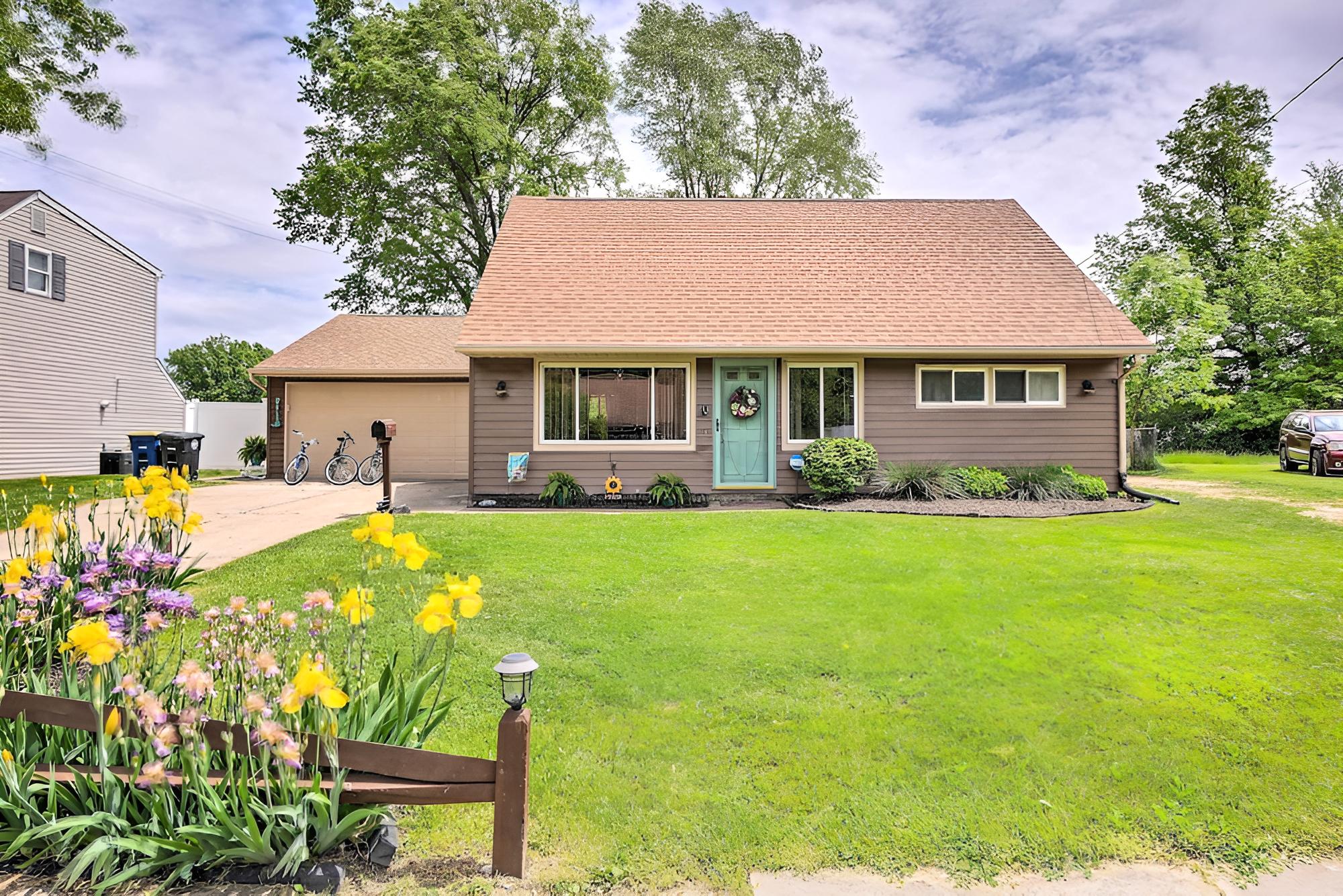 Ashtabula Home Near Walnut Beach + Eateries! view 3