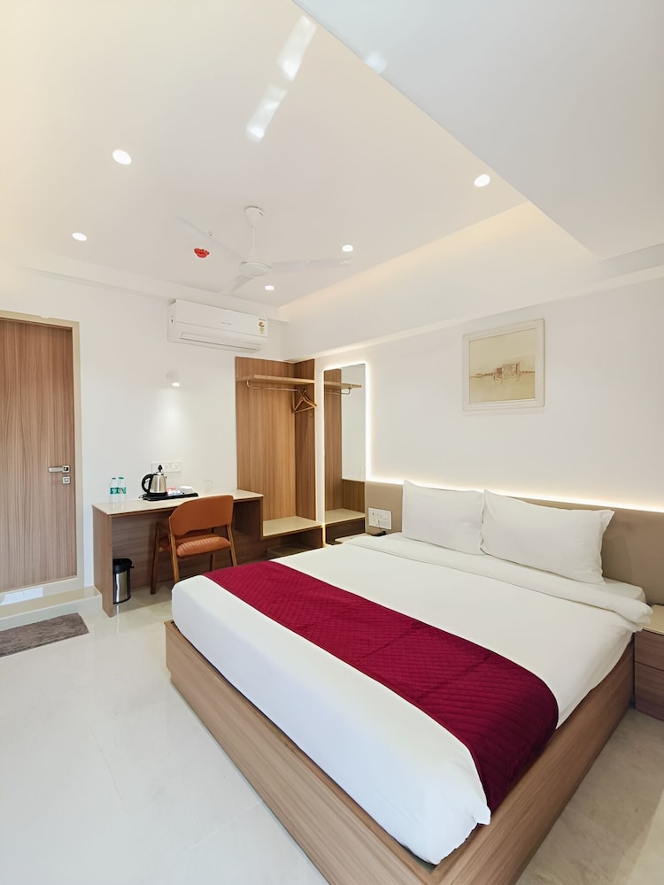 MURLI HOTEL LUXURY ROOMS