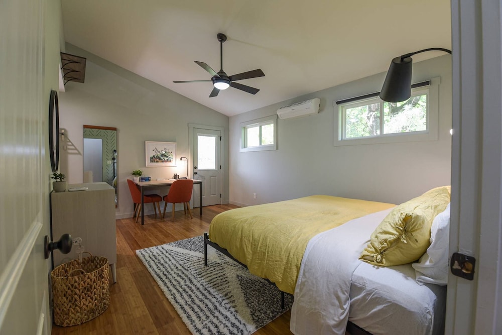 Plum Perfect Hideaway by Avantstay Power, Water, Wifi Weekly Discounts