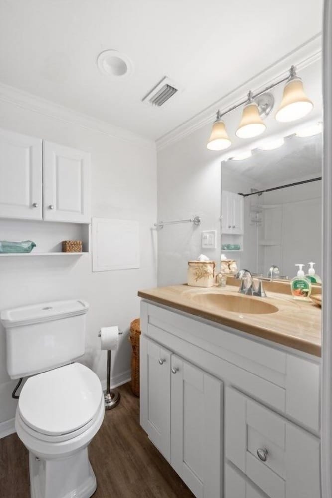 Pelican Inlet C119, Near Beach: Pool & Tennis 2 Bedroom Condo