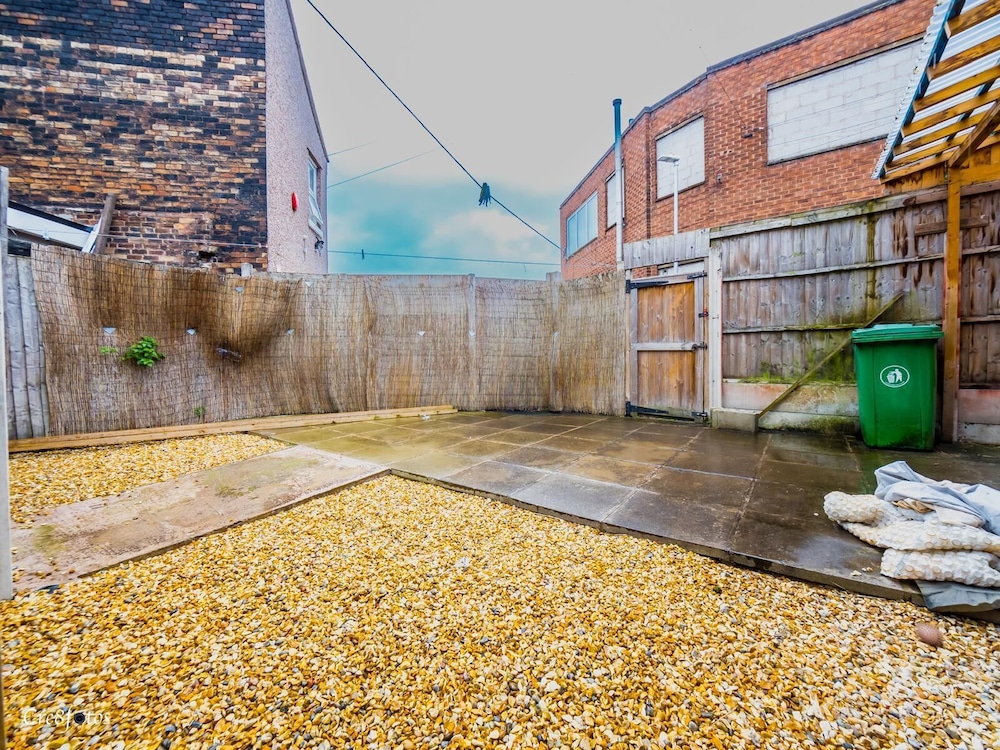 Ensuite5 Woodhouse private bath 2kitchen