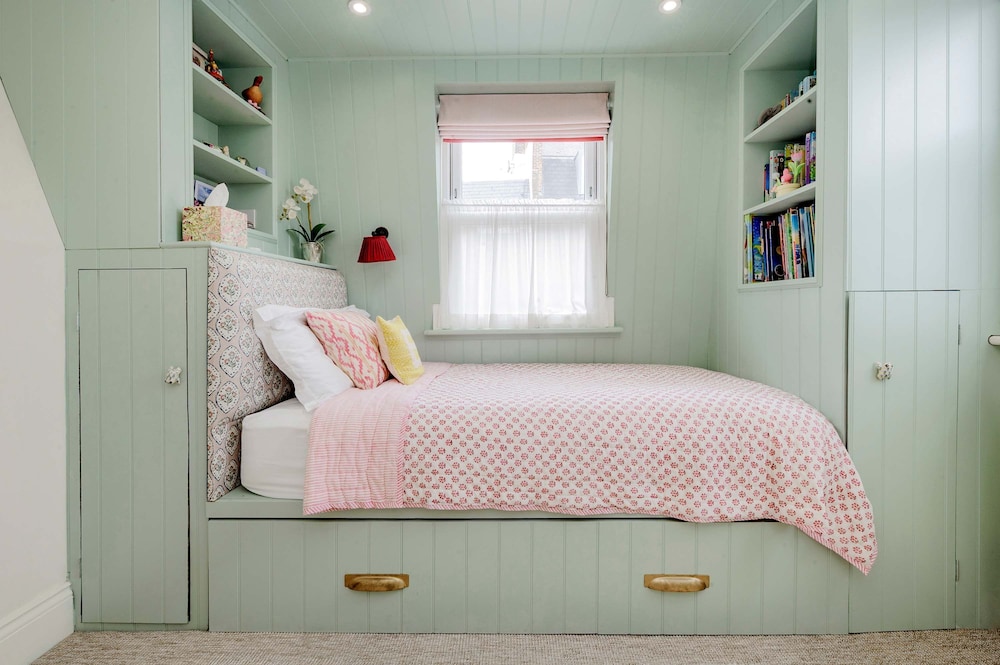 Stunning 4 bed Fulham Home With Garden