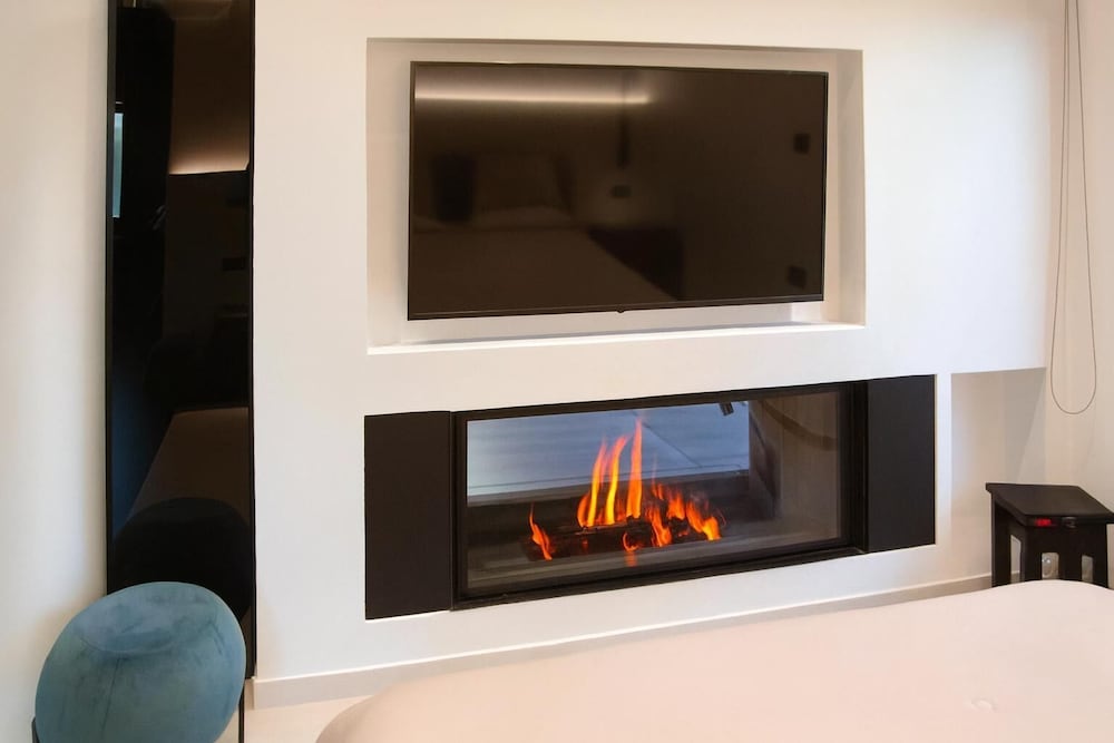 White and Black Cozy Suite in Aegina