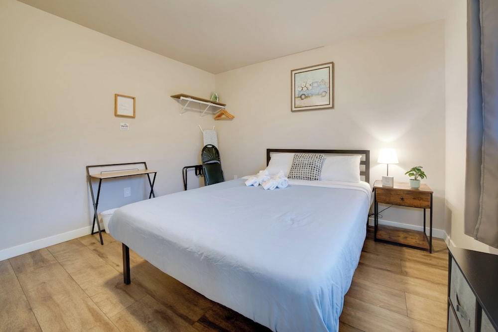 2 Mi to Lumen Field! 2nd-floor Apartment w/ Deck
