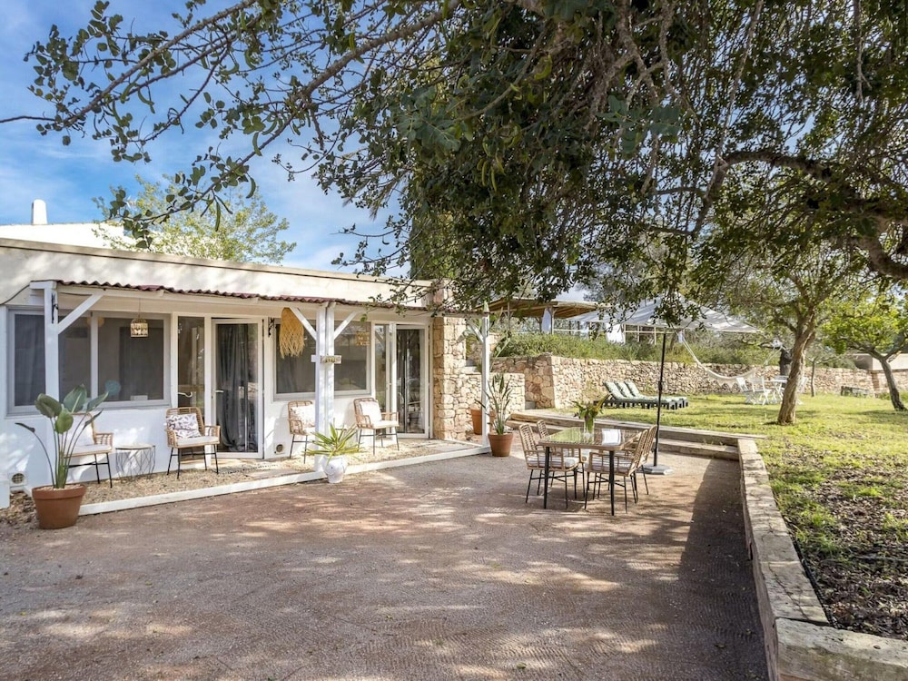 Rural Hideaway Villa in Stcarlos