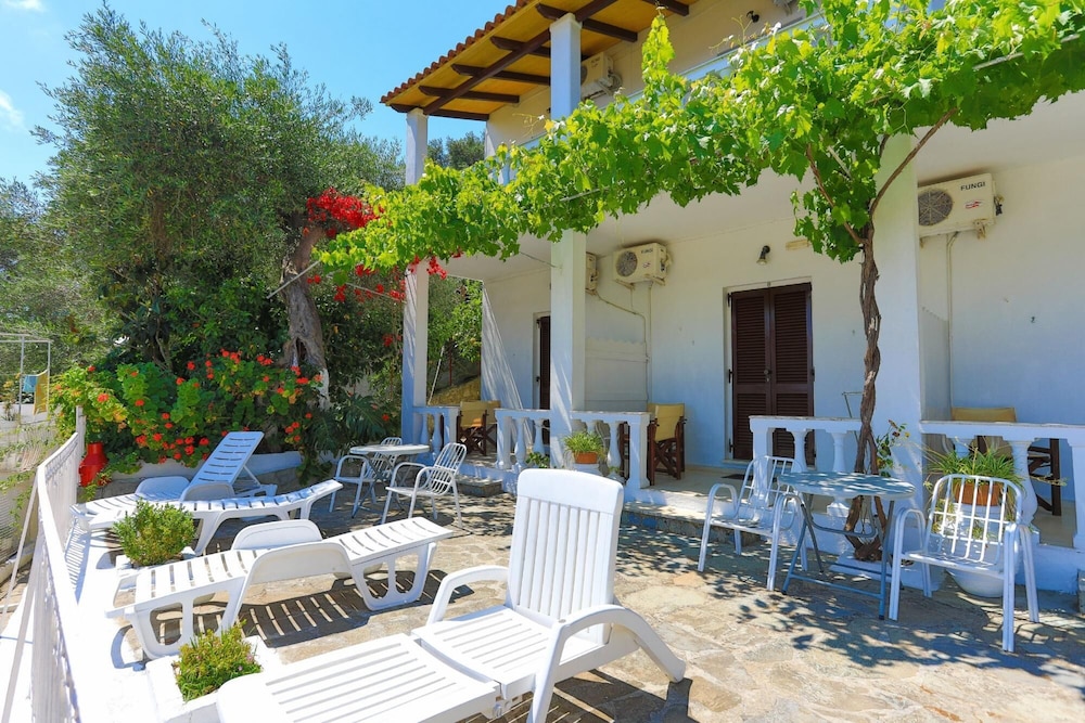 Faros Epta in Gaios With 1 Bedrooms and 1 Bathrooms photo 3