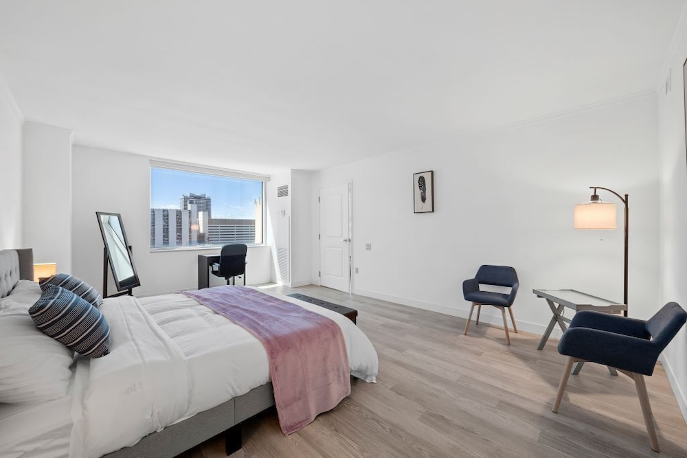 CozySuites at Showboat Bold Beachfront Condo photo 4