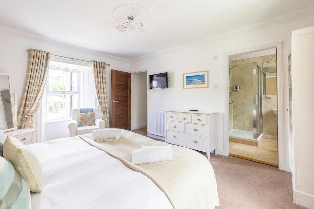 Village House - North East Escapes