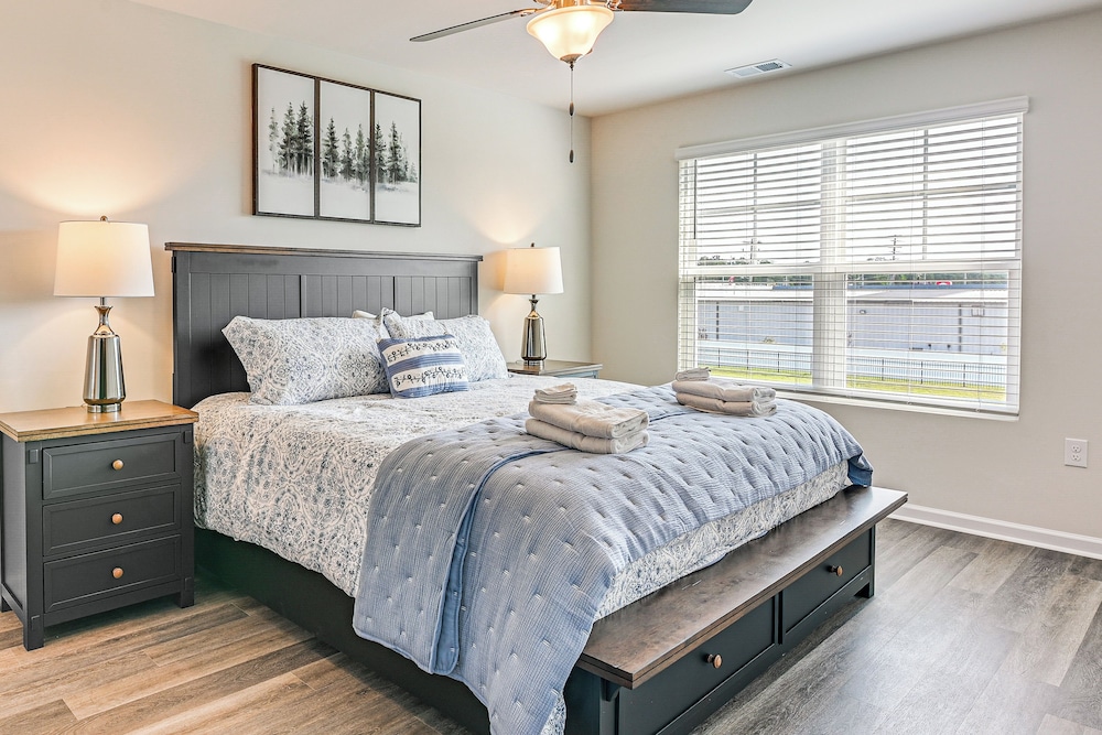 3 Mi to Shore: Family Townhome in Surfside Beach
