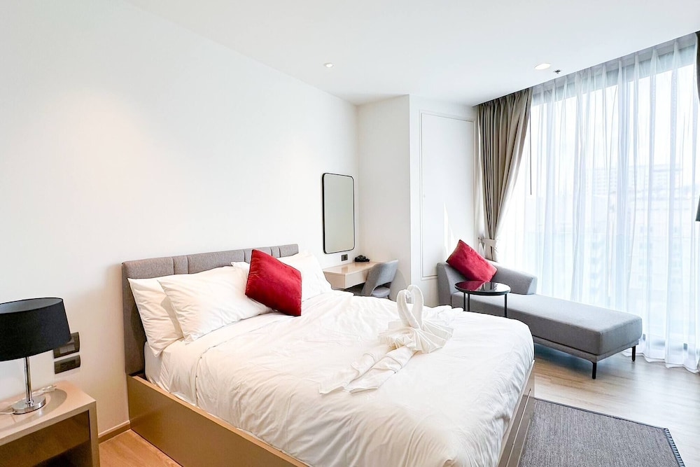 Elegant Room With Roof Top Pool - Best In Pattaya