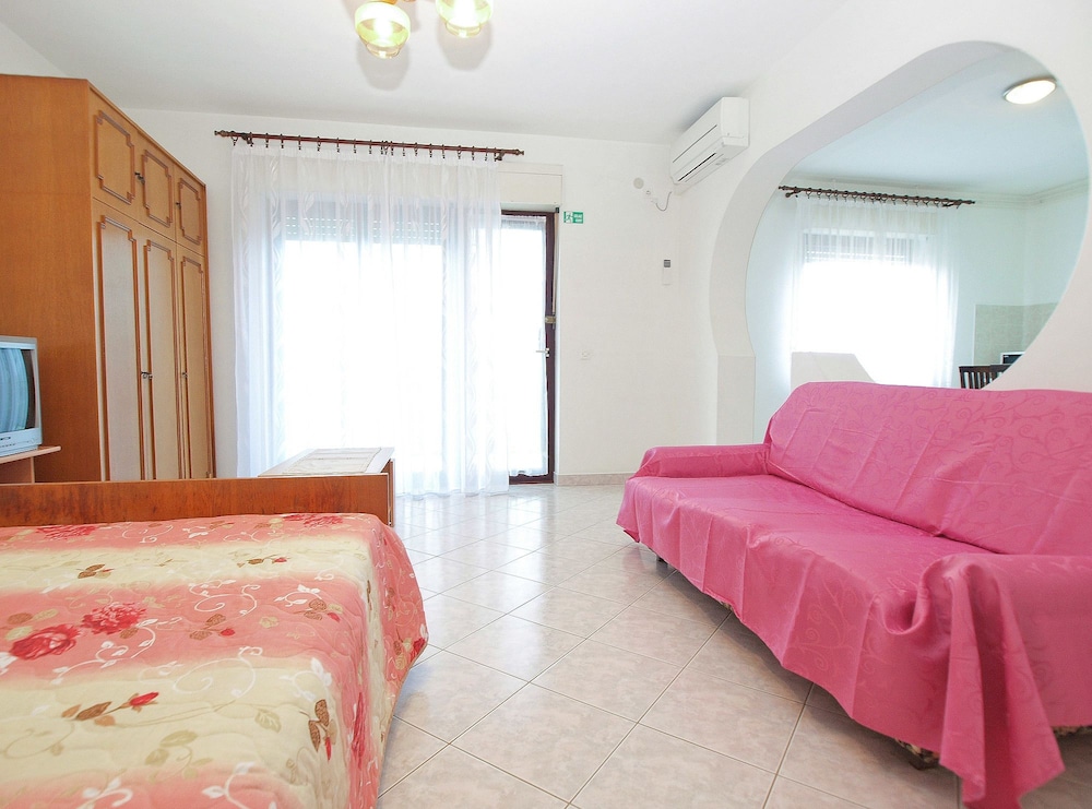 Apartment 1563 view 5