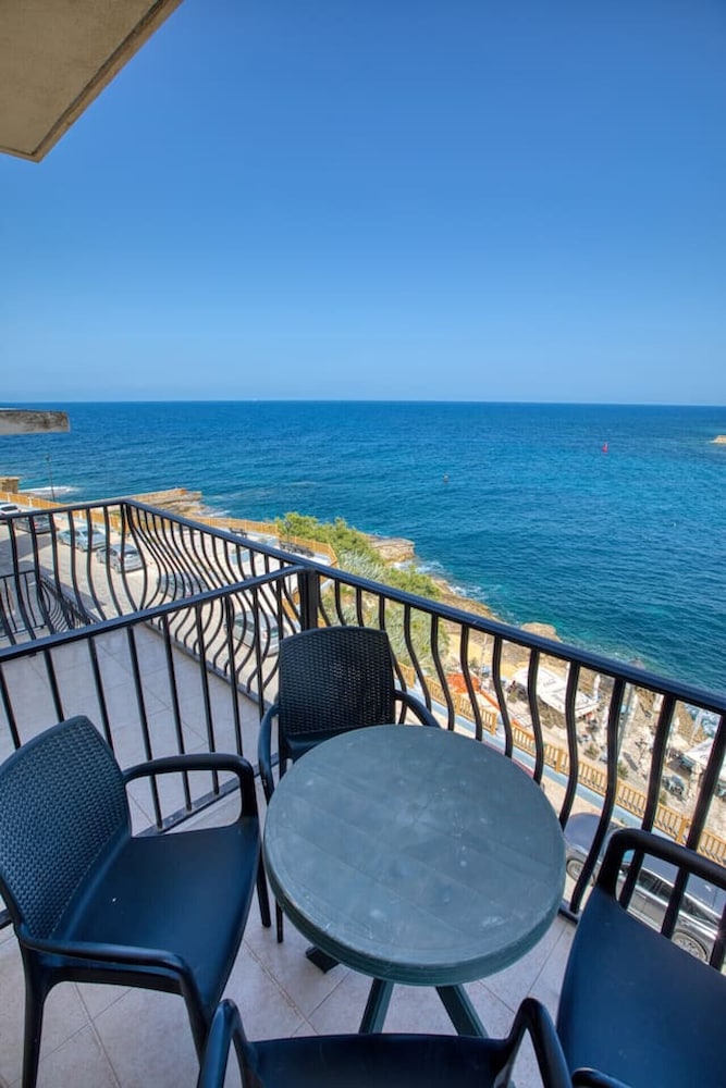 Waterfront Gozo Stay Overlooking Marsalforn Bay