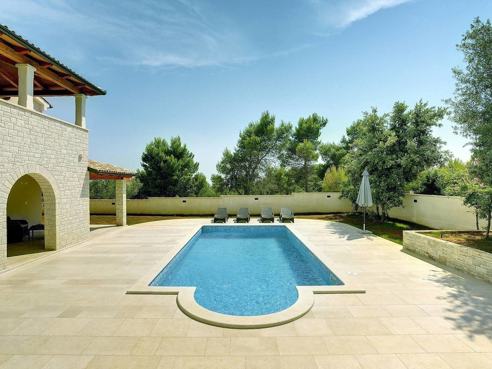 Detached Villa With Swimming Pool in the South of Istria Near the Sea view 3